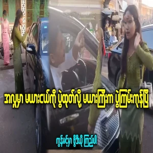 The situation of the people talking at the exhibition