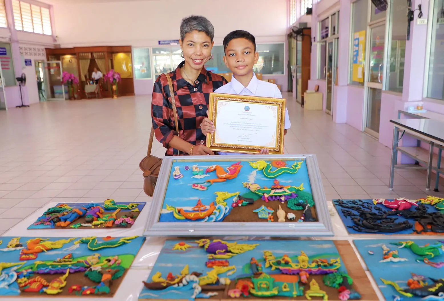 The boy creates and sells clay art and cures his mother