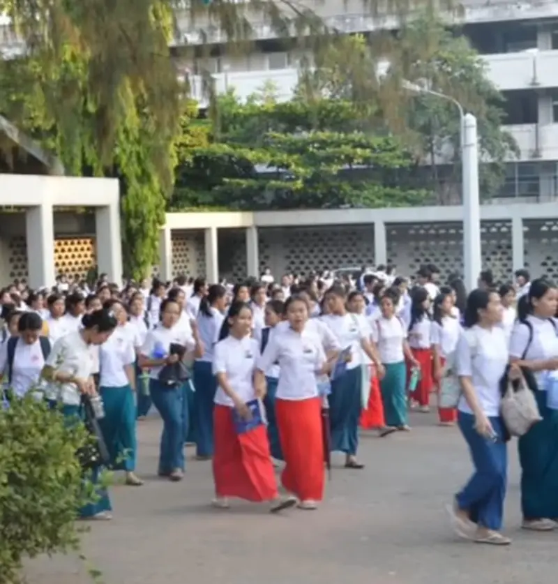 แพทย์และพยาบาลที่โรงพยาบาลแห่งหนึ่งในเมืองมัณฑะเลย์