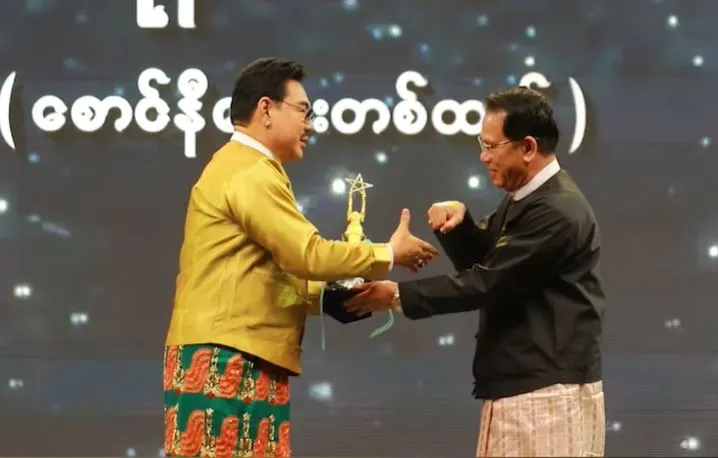 When Yan Aung was given the Academy Award, everyone stood up again