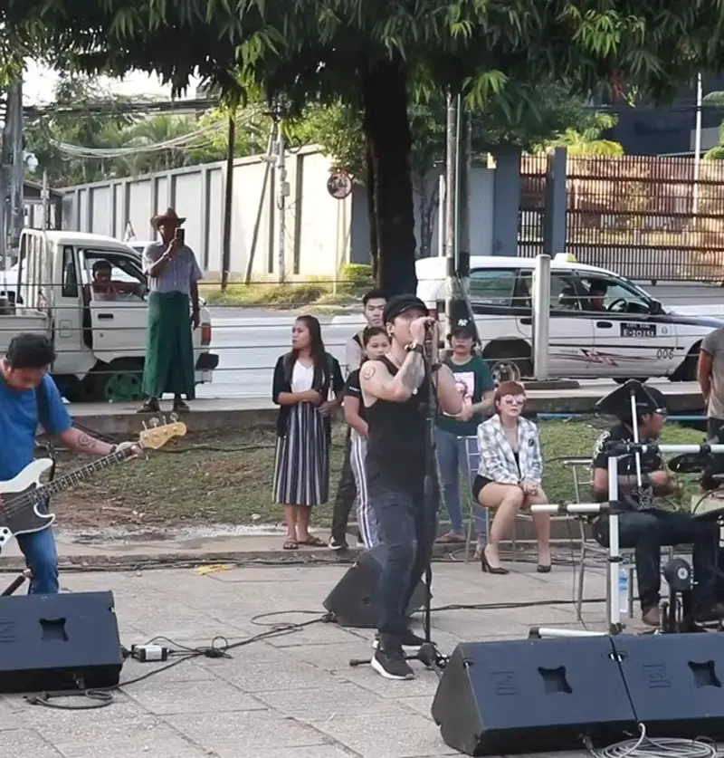 Singer Aung La was performed while singing at Inkyakanpaw