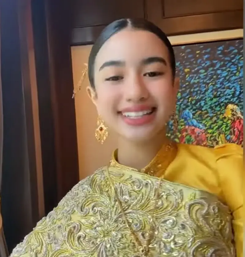 A Cambodian royal actress acting like the famous Paing Ta Khon <img src="https://news.oneday.press/wp-content/uploads/2024/05/473f.webp" alt="A Cambodian royal actress acting like the famous Paing Ta Khon">