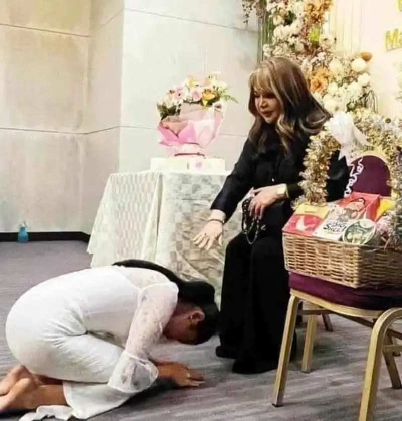 Sitt Loon Wati Htet bowing down to Htet Htet Moe Oo for mistakes <img src="https://news.oneday.press/wp-content/uploads/2024/05/473q.webp" alt="Sitt Loon Wati Htet bowing down to Htet Htet Moe Oo for mistakes">